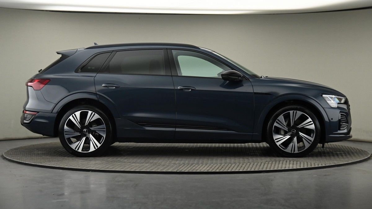 Audi Q8 e-tron Image 27