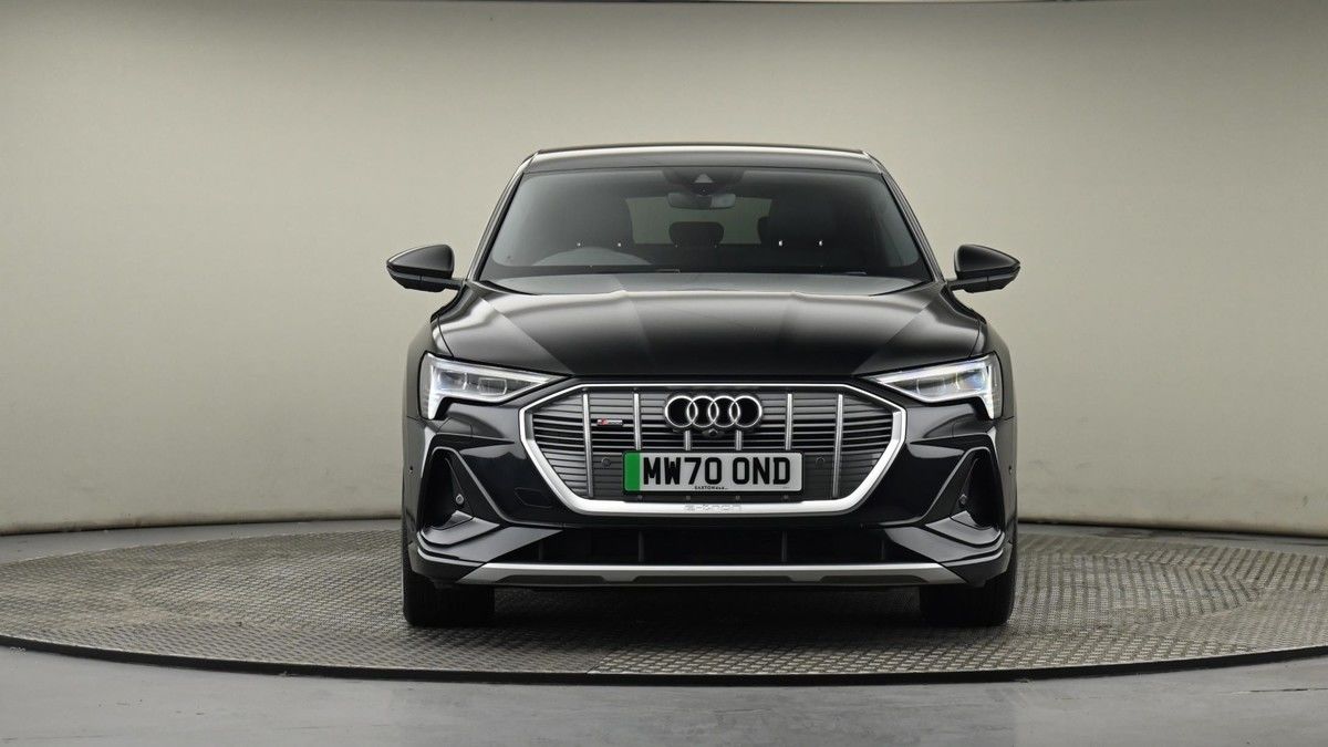 Audi e-tron Image 21