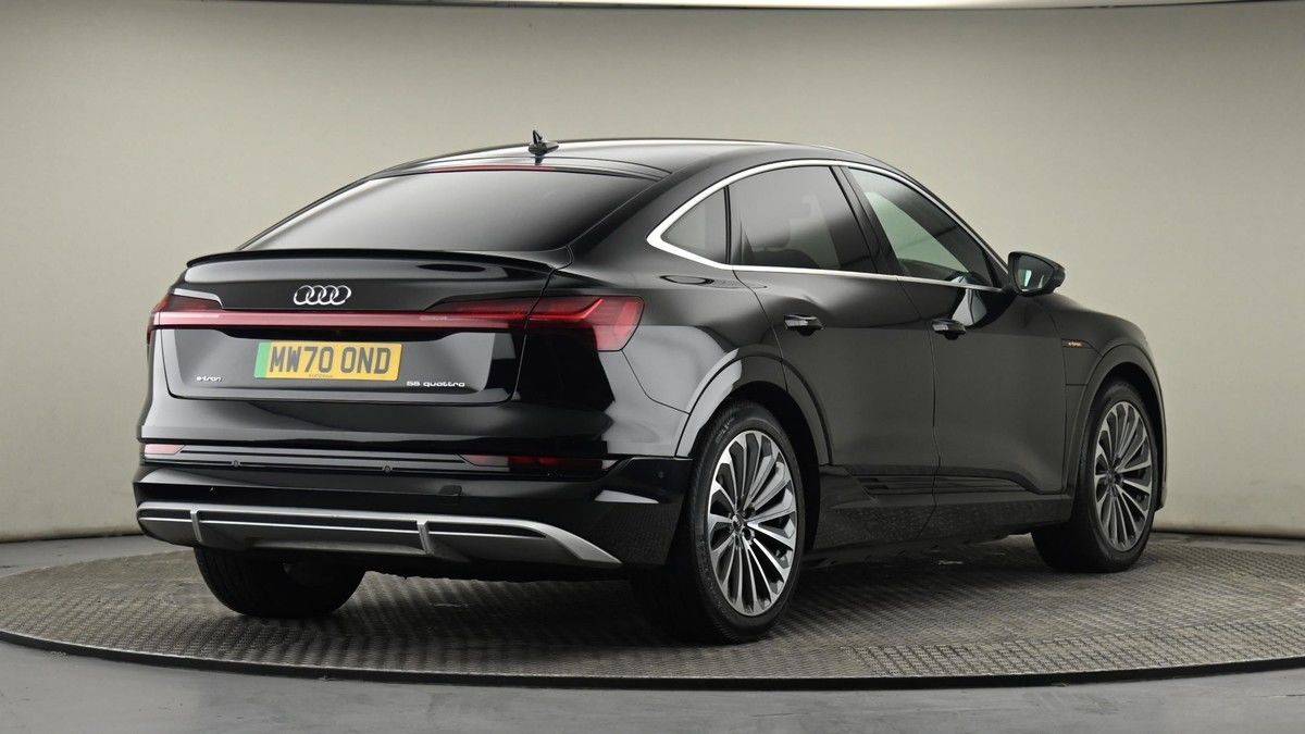 Audi e-tron Image 26