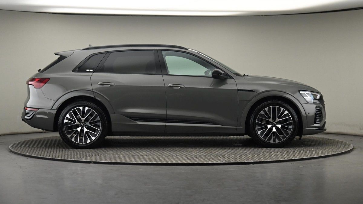 Audi Q8 e-tron Image 27