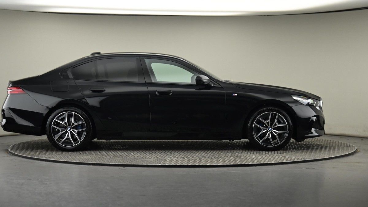 BMW 5 Series Image 27