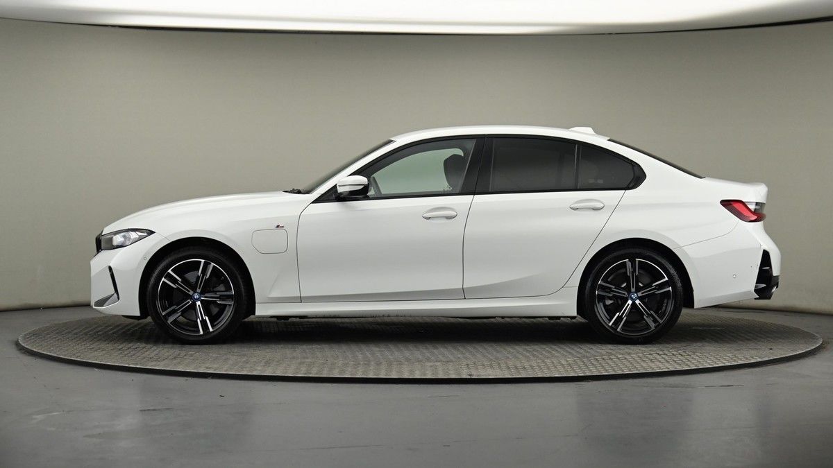 BMW 3 Series Image 22