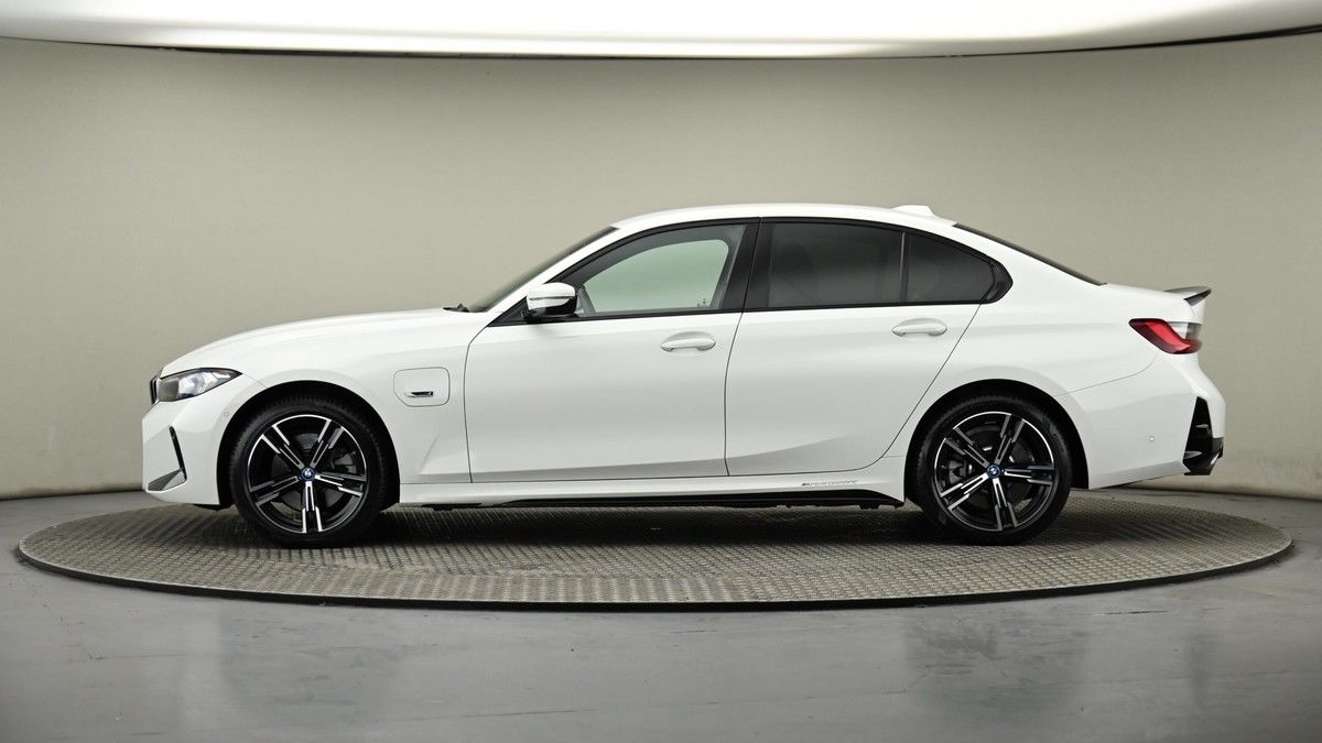 BMW 3 Series Image 23