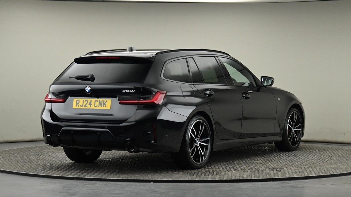 BMW 3 Series Image 26