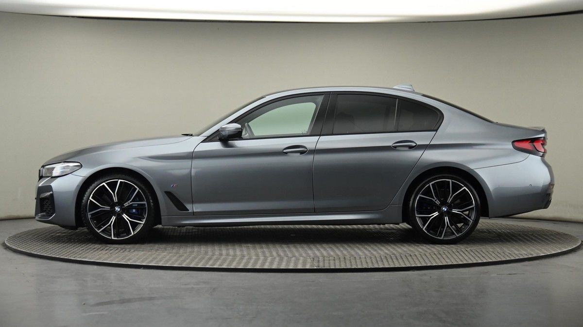 BMW 5 Series Image 22