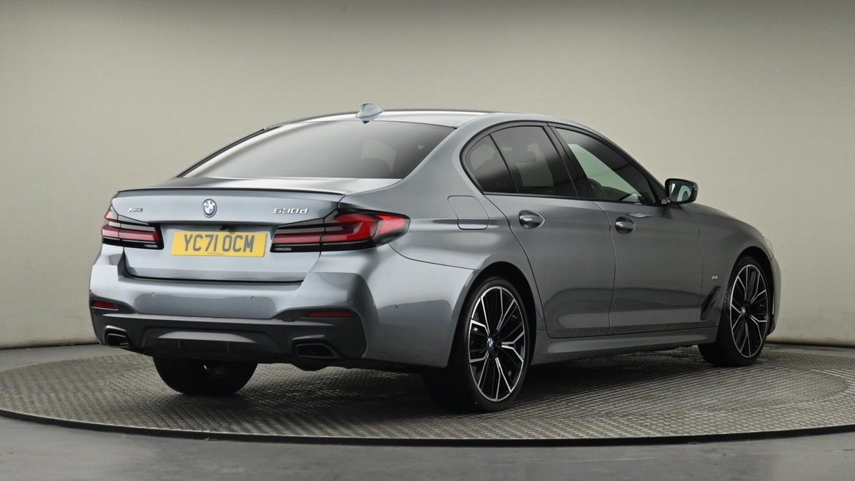 BMW 5 Series Image 25