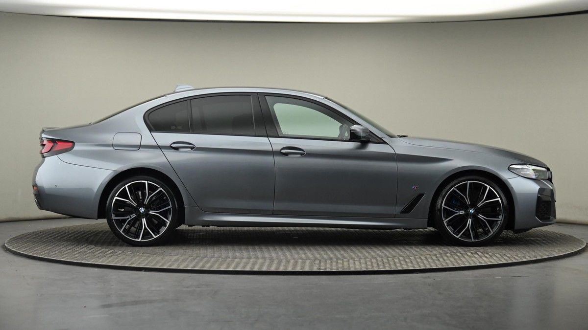 BMW 5 Series Image 26