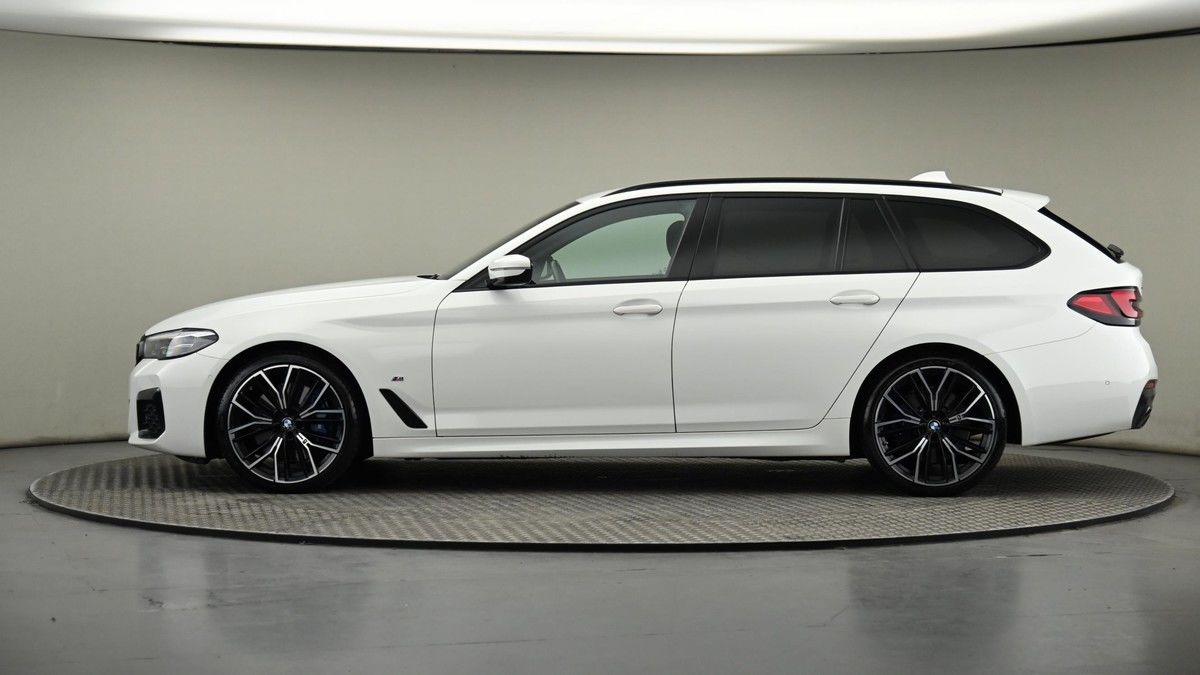 BMW 5 Series Image 22