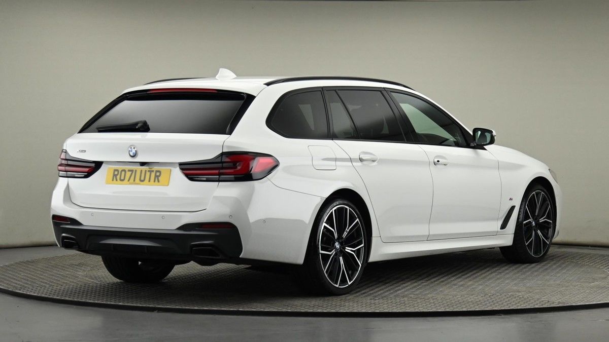 BMW 5 Series Image 25