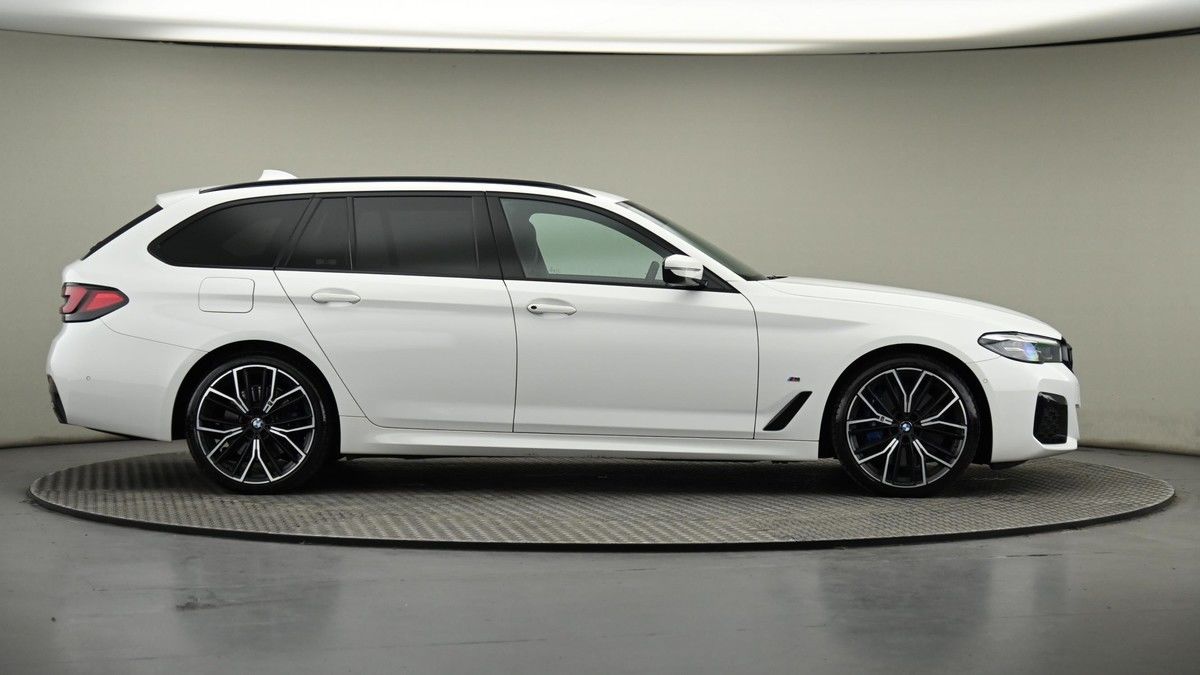 BMW 5 Series Image 26