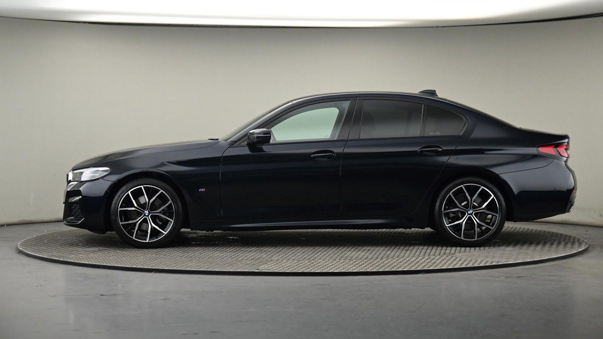 BMW 5 Series Image 23