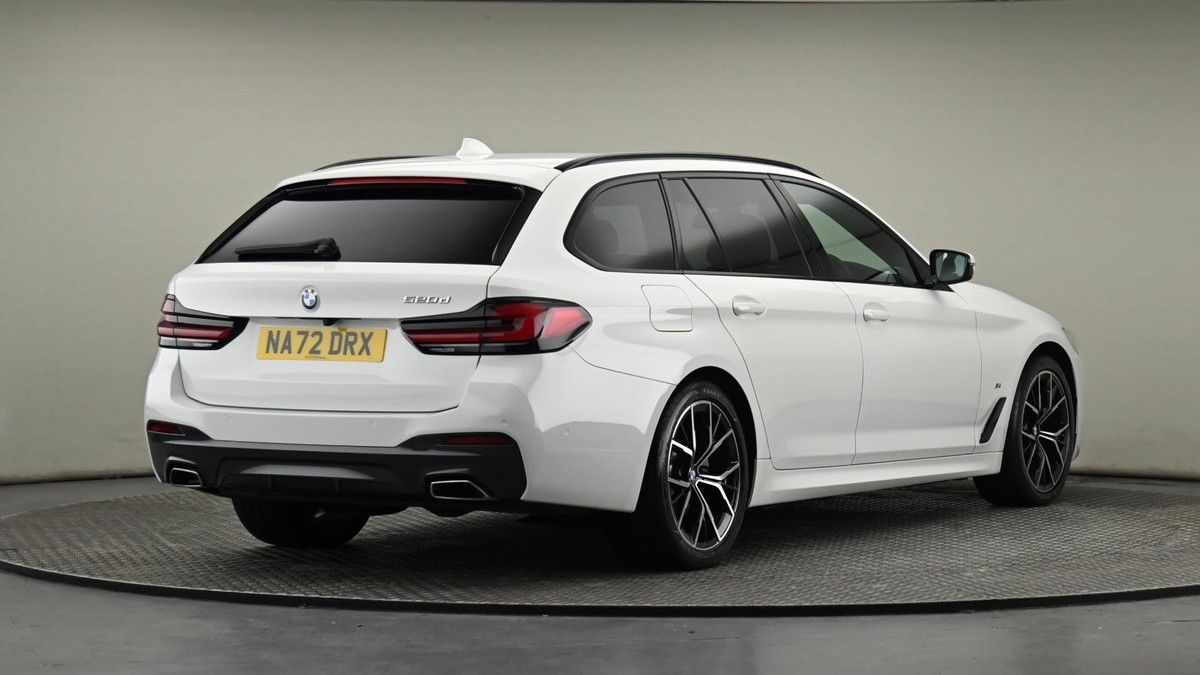 BMW 5 Series Image 25