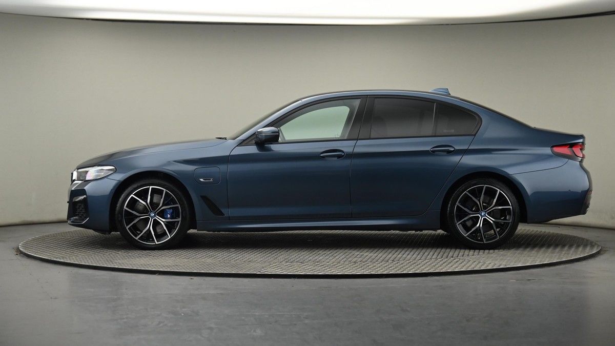 BMW 5 Series Image 23