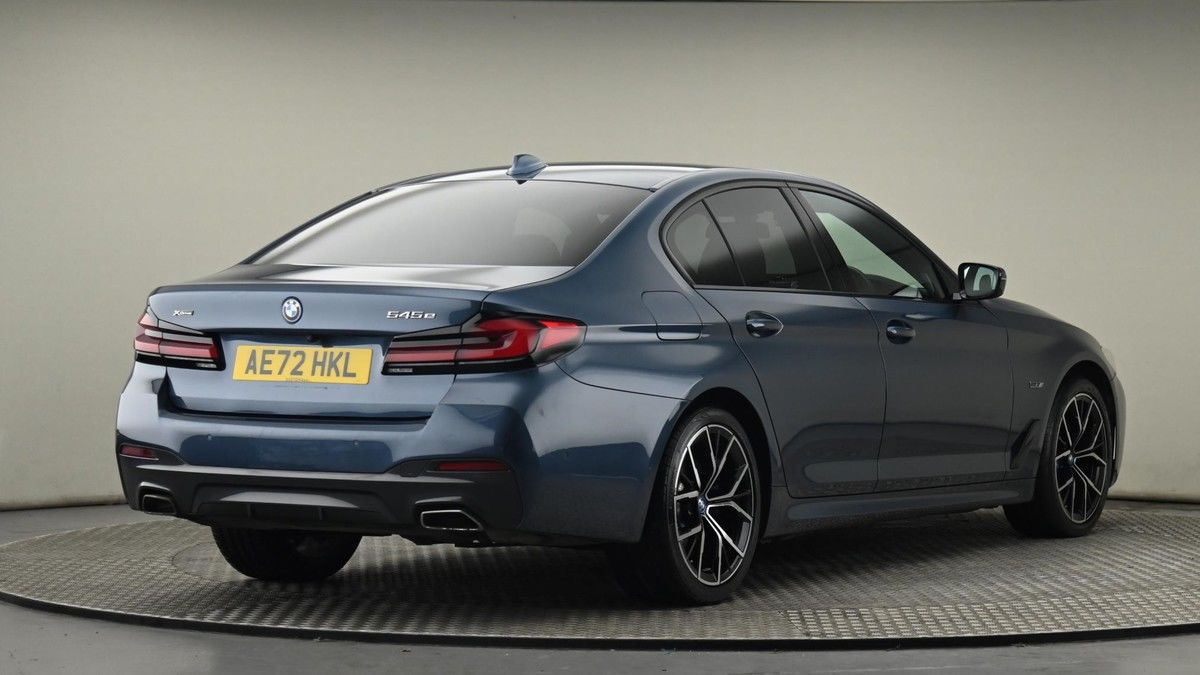 BMW 5 Series Image 26