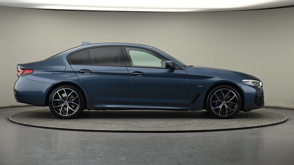 BMW 5 Series Image 27