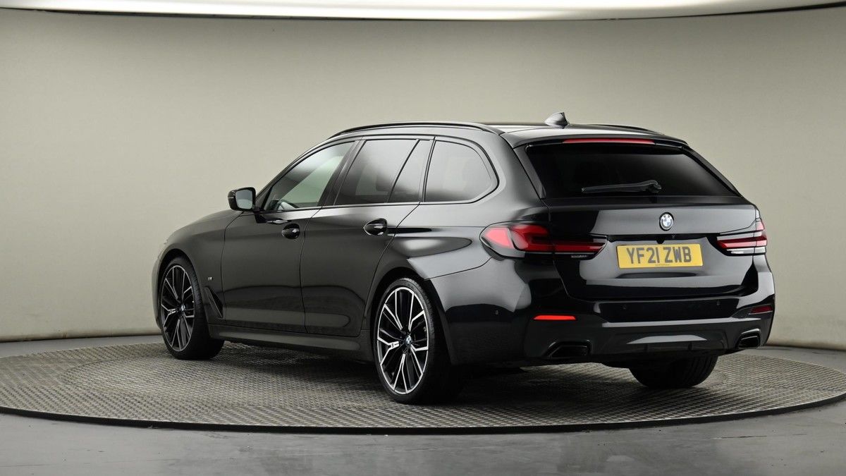 BMW 5 Series Image 24