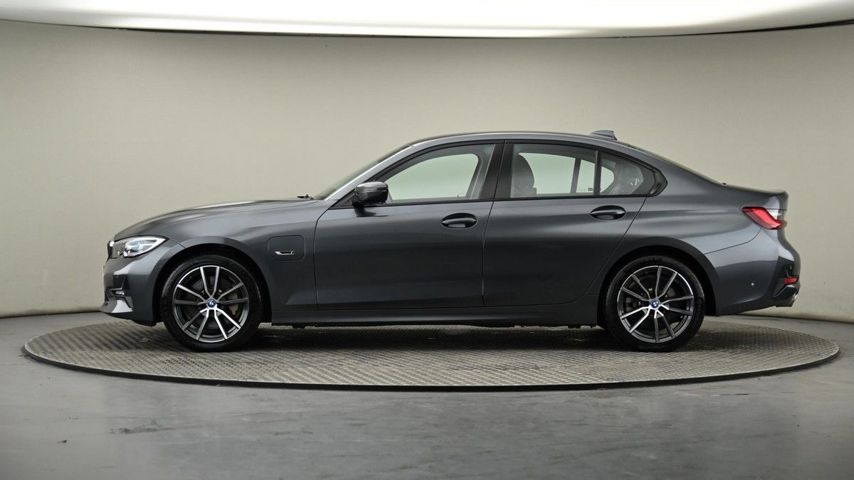 BMW 3 Series Image 23