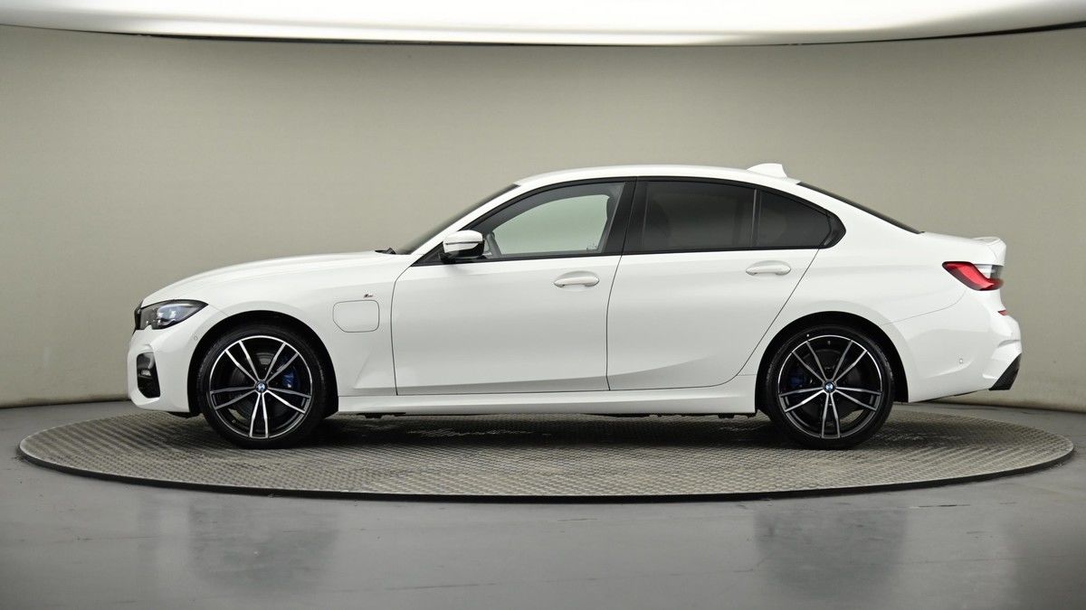 BMW 3 Series Image 11