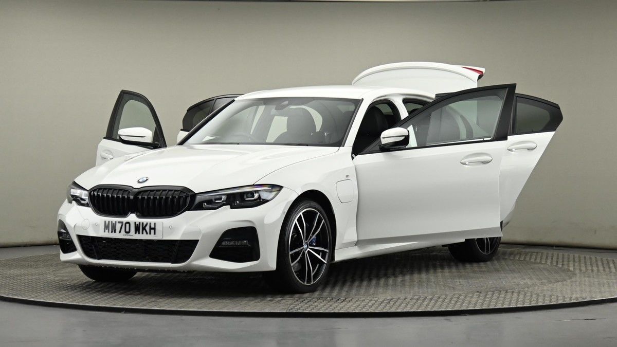 BMW 3 Series Image 16