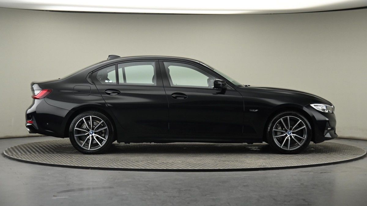 BMW 3 Series Image 26