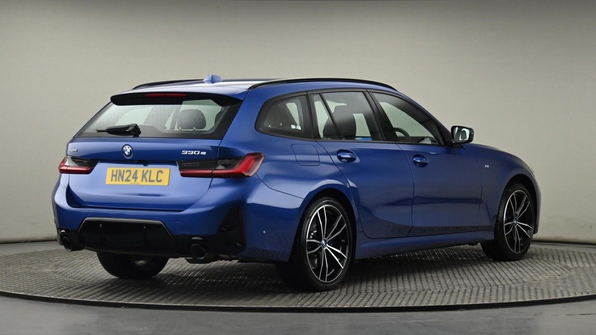 BMW 3 Series Image 26