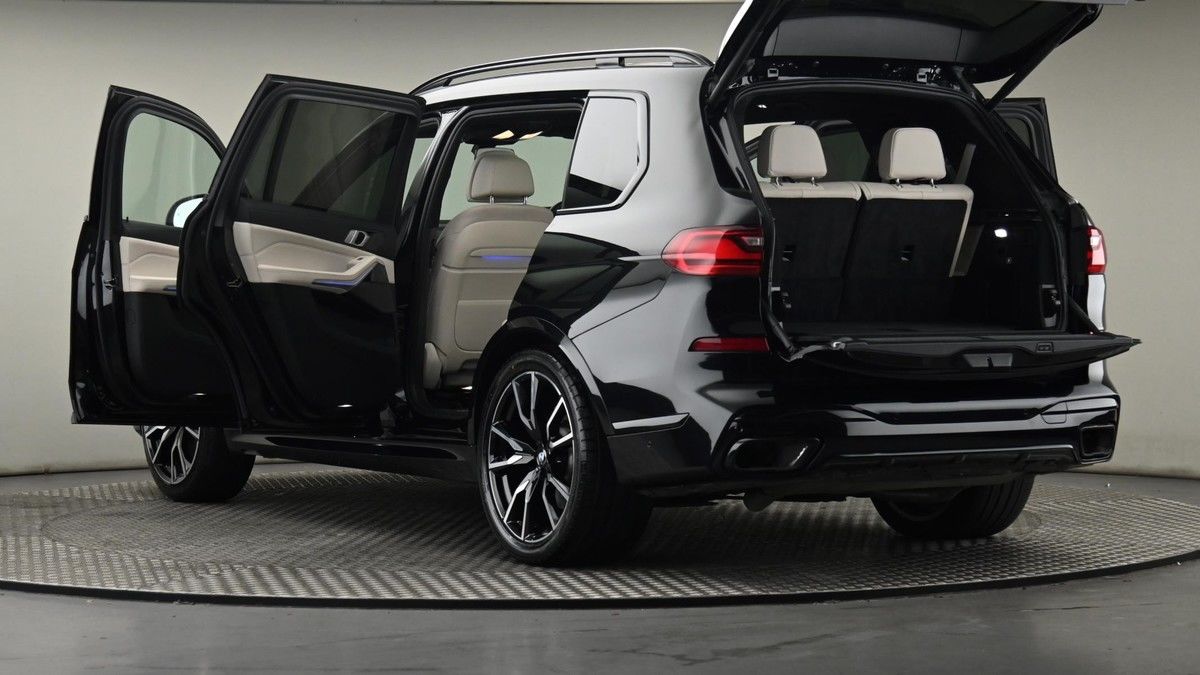 More views of BMW X7