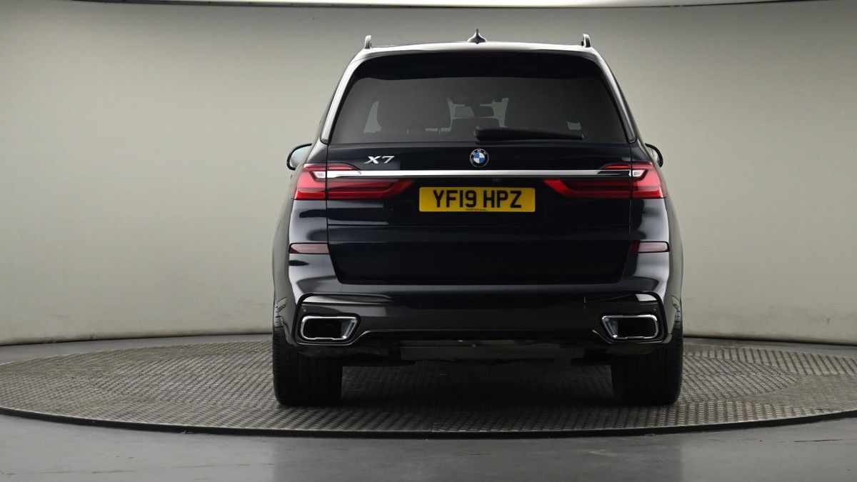 More views of BMW X7