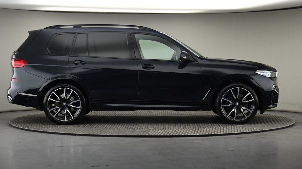 More views of BMW X7