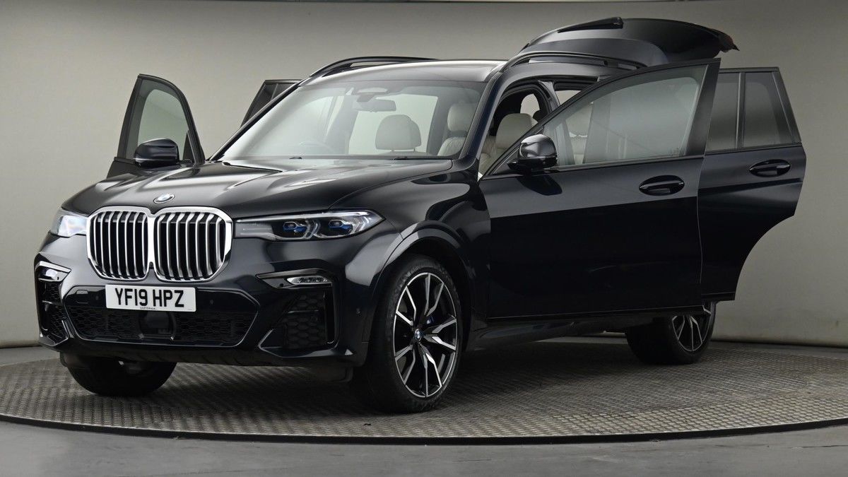 More views of BMW X7