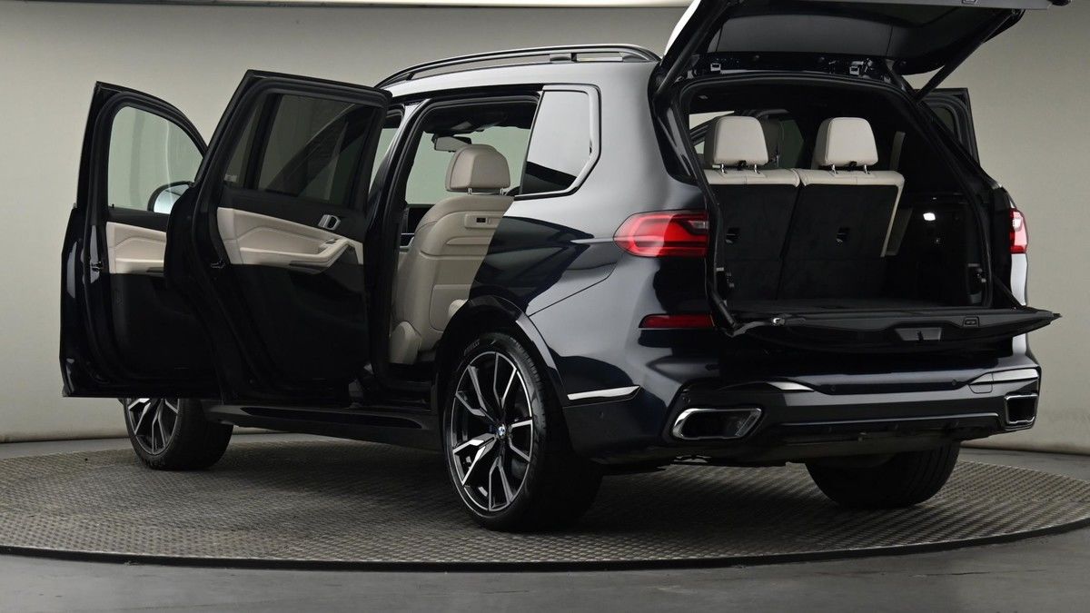 More views of BMW X7