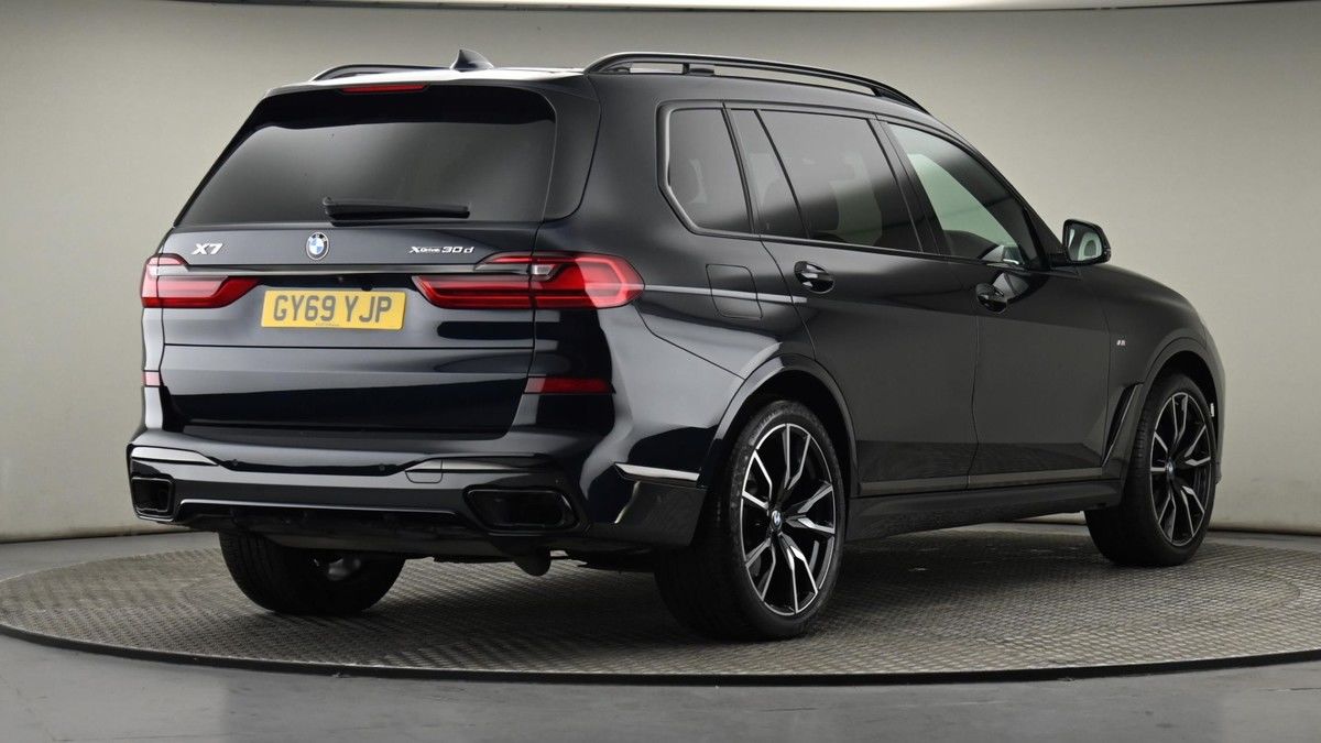 More views of BMW X7