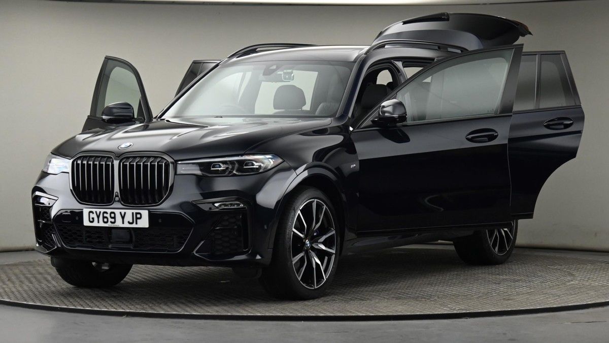 More views of BMW X7