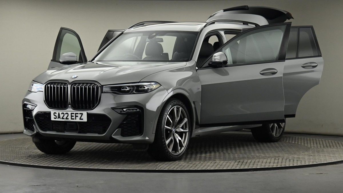 More views of BMW X7