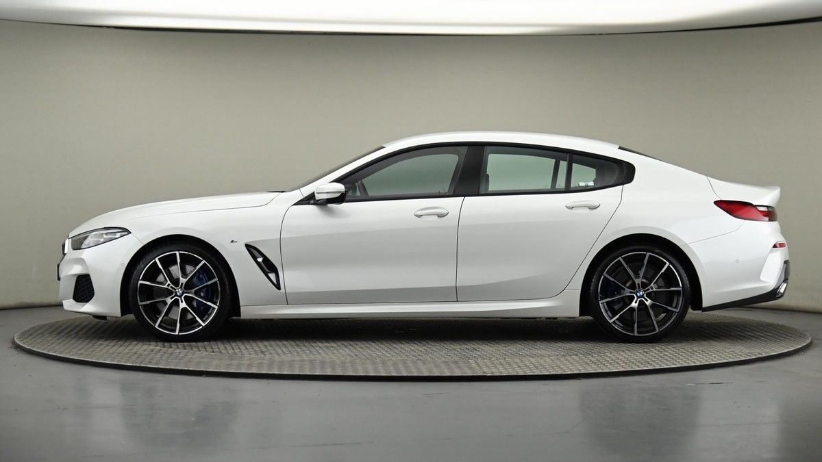 BMW 8 Series Image 23