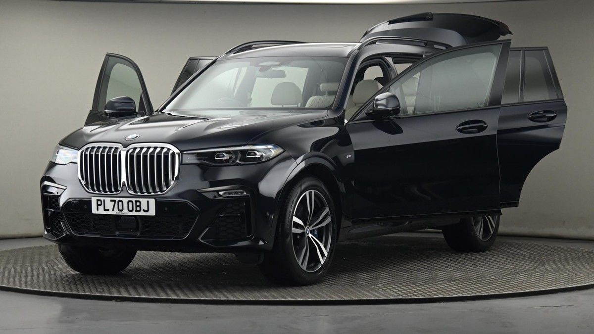 More views of BMW X7