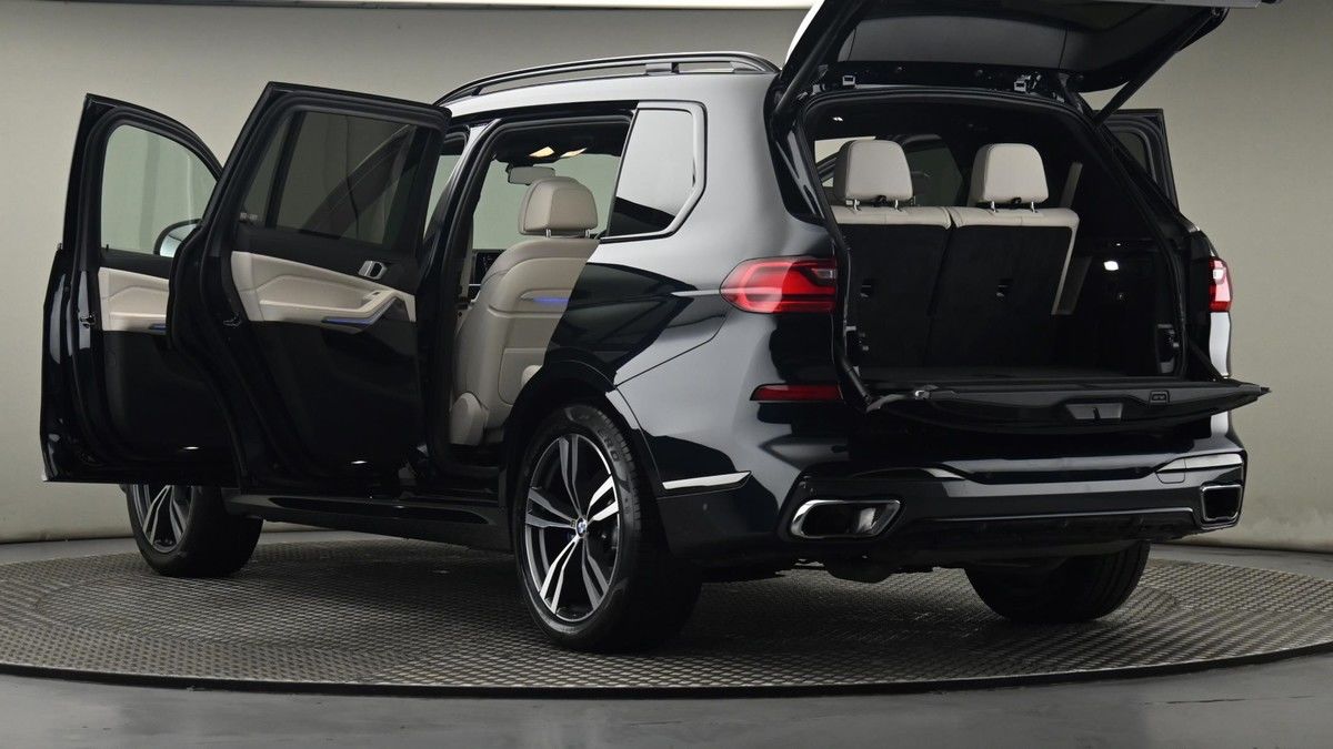 More views of BMW X7