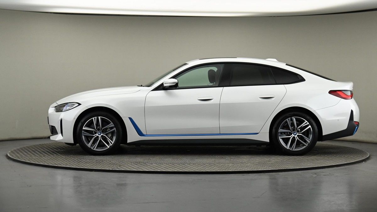 BMW i4 Image 23