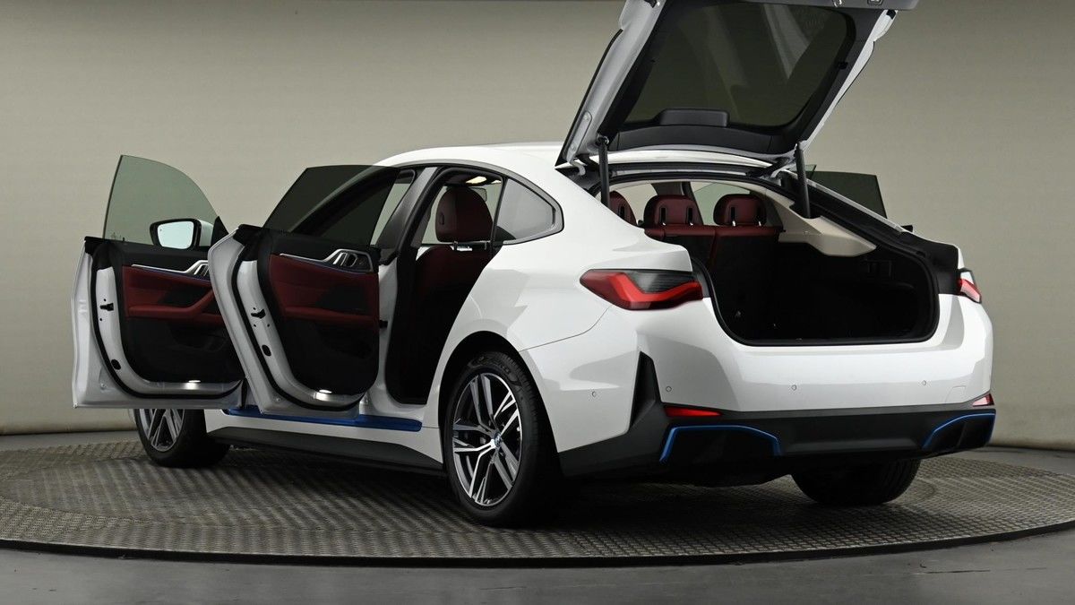 BMW i4 Image 29