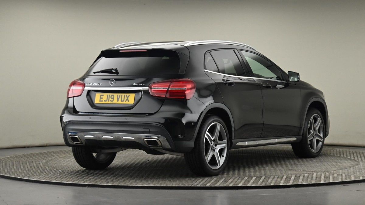 Mercedes-Benz GLA Image 26