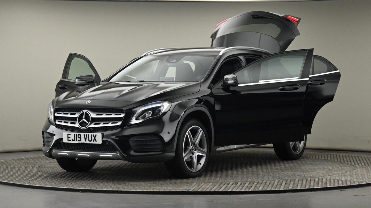 Mercedes-Benz GLA Image 28