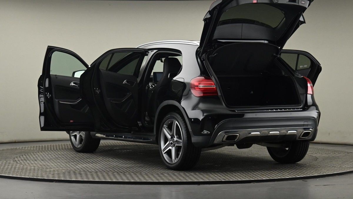 More views of Mercedes-Benz GLA