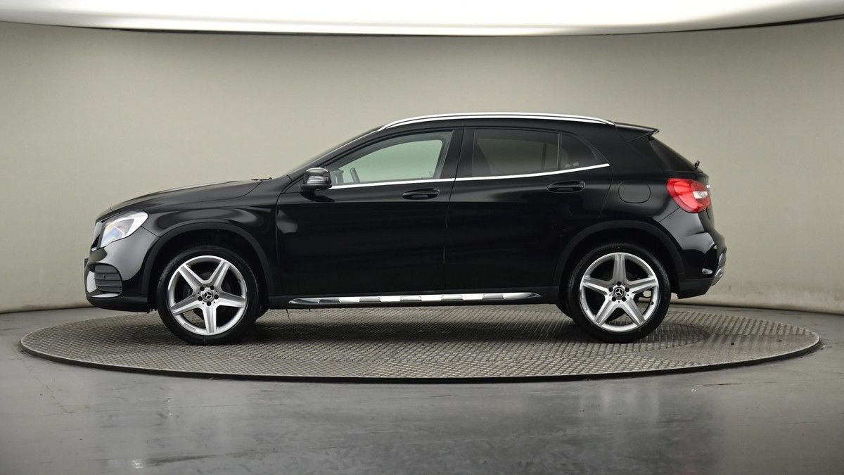 Mercedes-Benz GLA Image 23