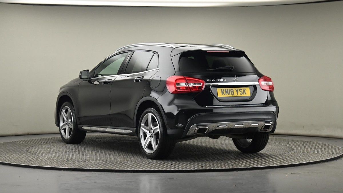 Mercedes-Benz GLA Image 24