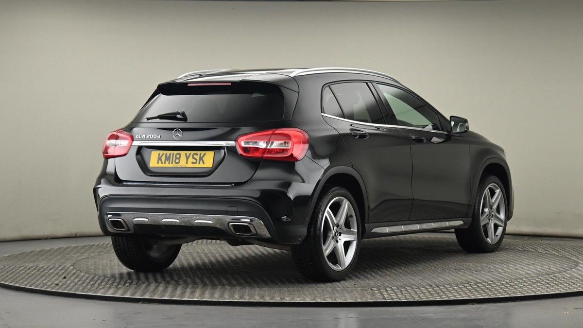 Mercedes-Benz GLA Image 26