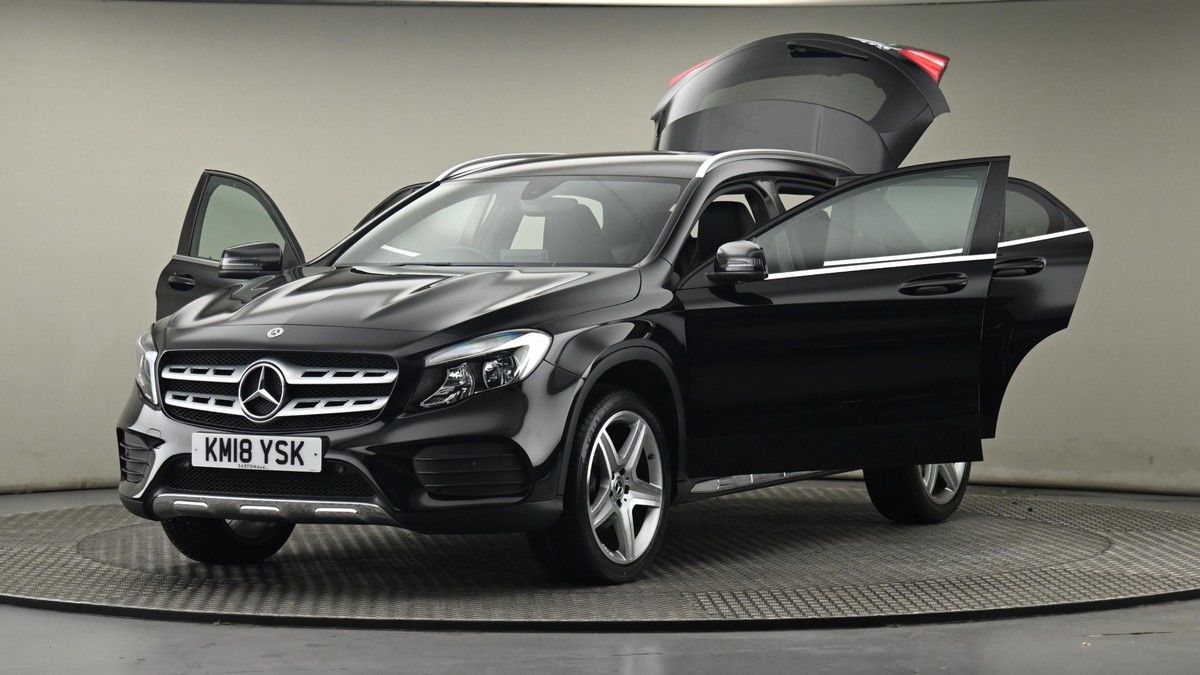 Mercedes-Benz GLA Image 28