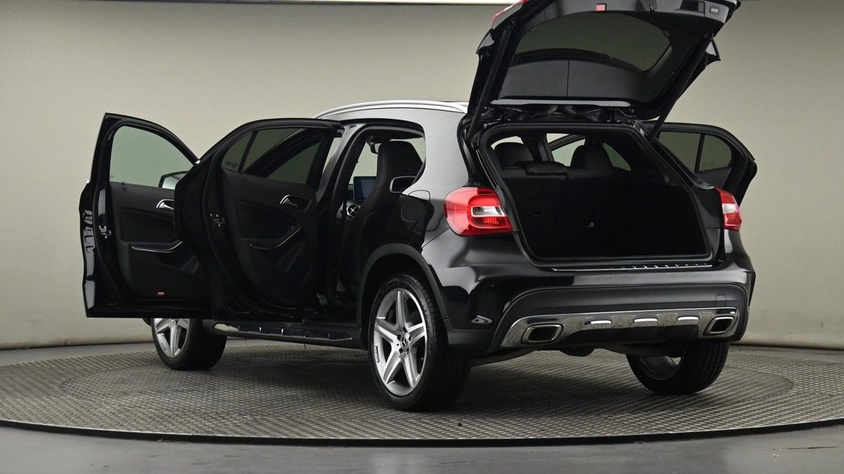 Mercedes-Benz GLA Image 29