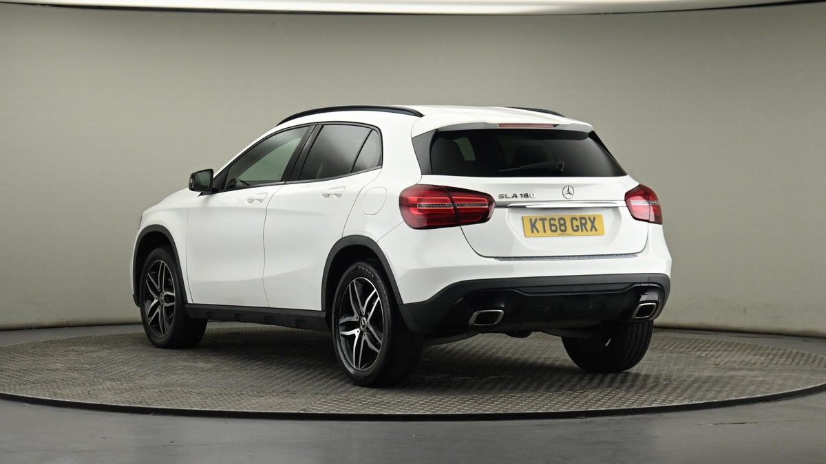 Mercedes-Benz GLA Image 23