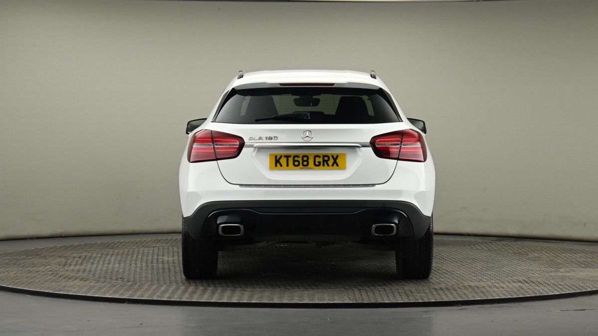 Mercedes-Benz GLA Image 24