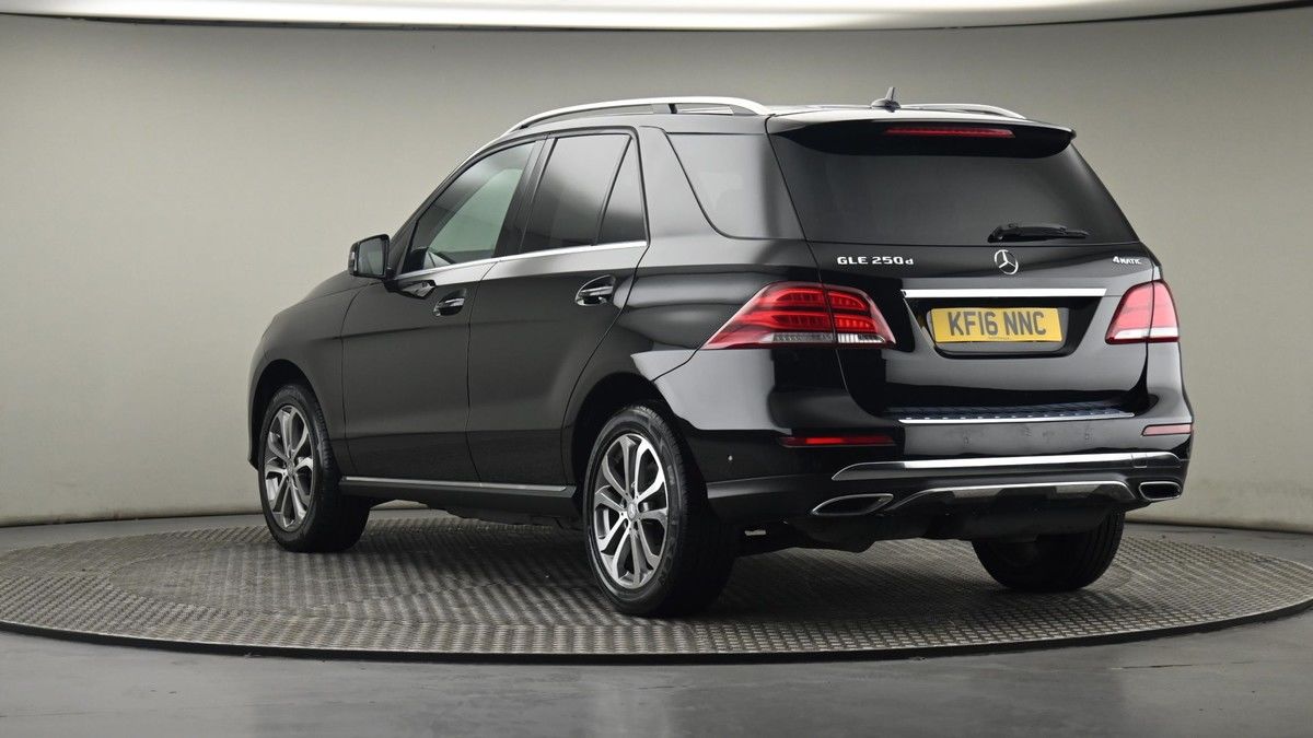 Mercedes-Benz GLE Image 24