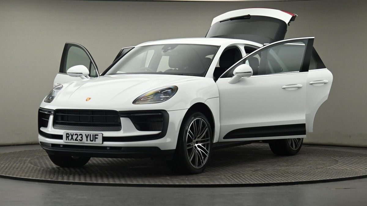 Porsche Macan Image 28